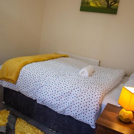 Royale Green View House- Free Parking, Wifi, Perfect For Contractors And Holiday 노샘프턴 외부 사진