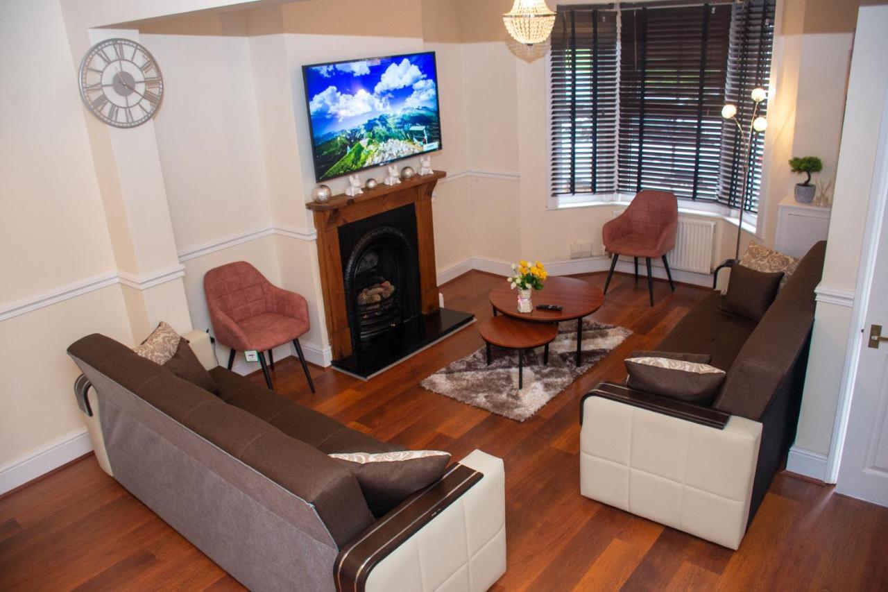 Royale Green View House- Free Parking, Wifi, Perfect For Contractors And Holiday 노샘프턴 외부 사진
