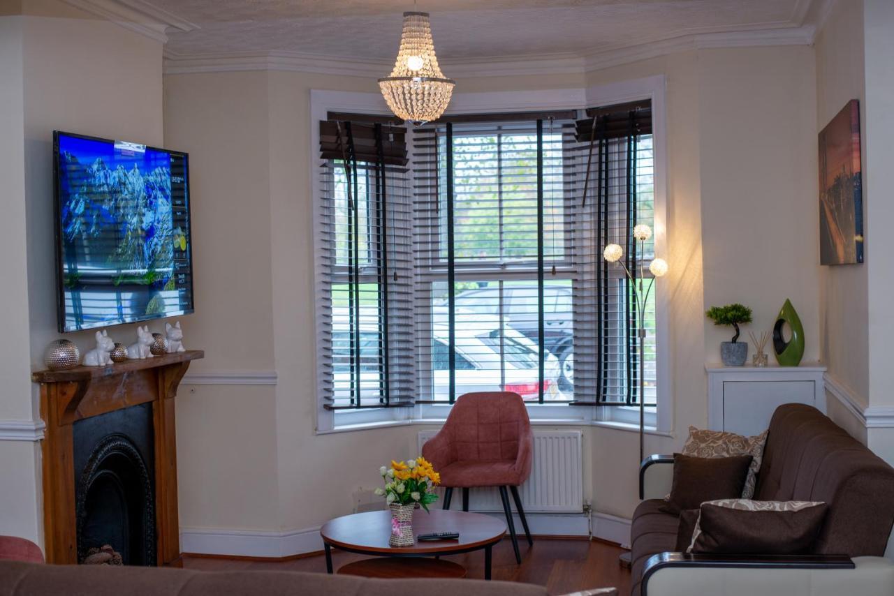 Royale Green View House- Free Parking, Wifi, Perfect For Contractors And Holiday 노샘프턴 외부 사진