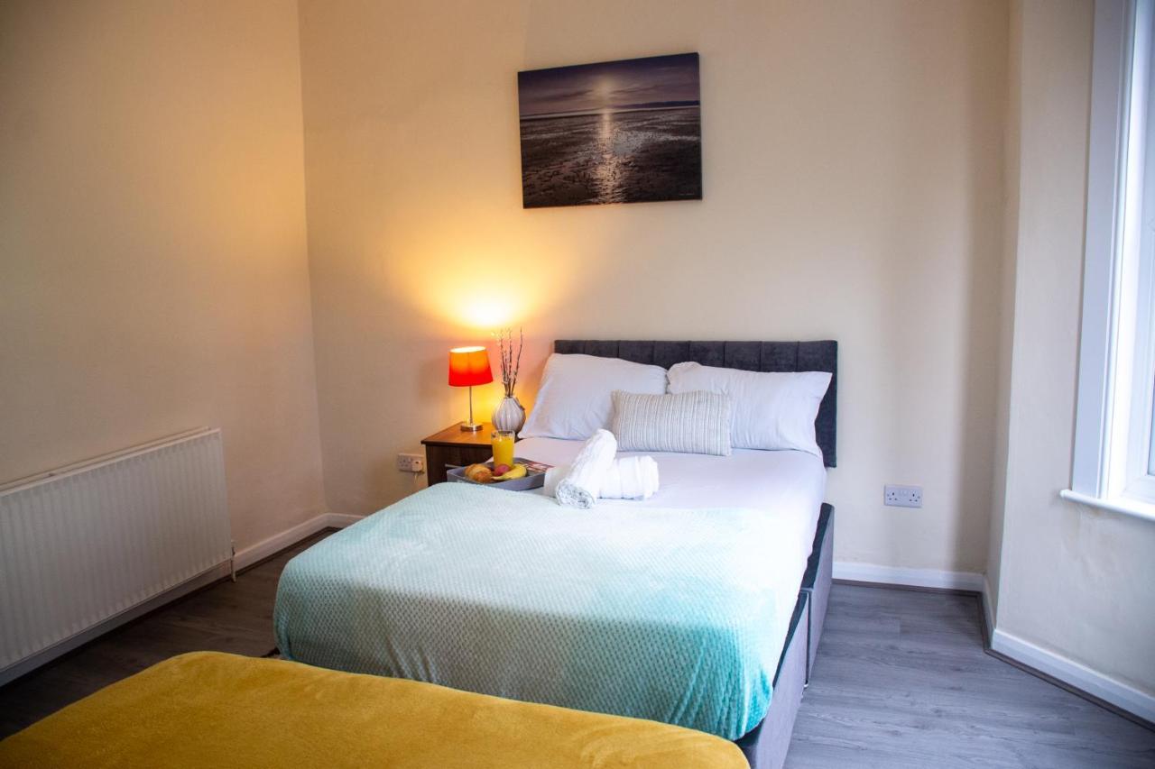 Royale Green View House- Free Parking, Wifi, Perfect For Contractors And Holiday 노샘프턴 외부 사진