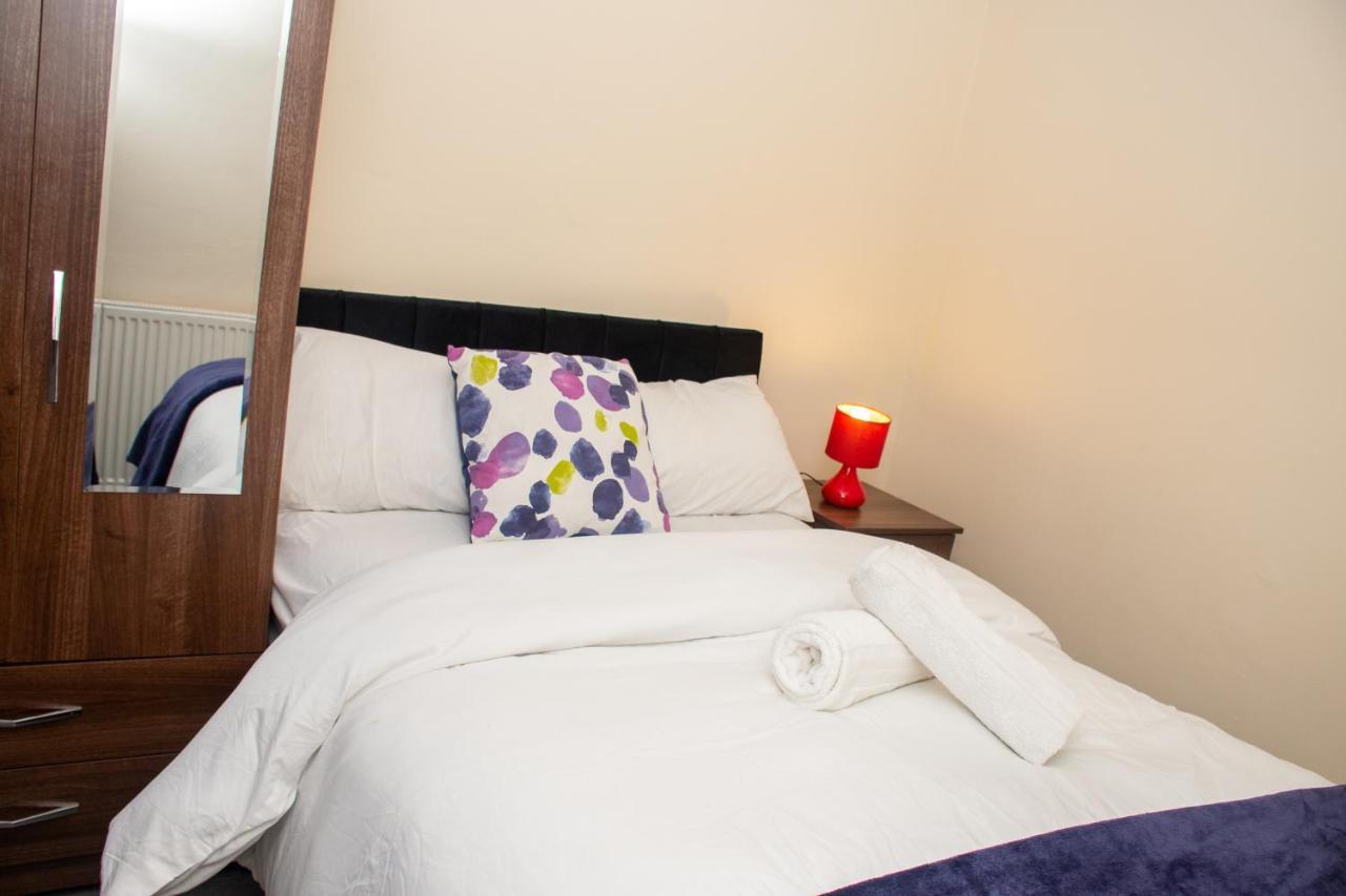 Royale Green View House- Free Parking, Wifi, Perfect For Contractors And Holiday 노샘프턴 외부 사진