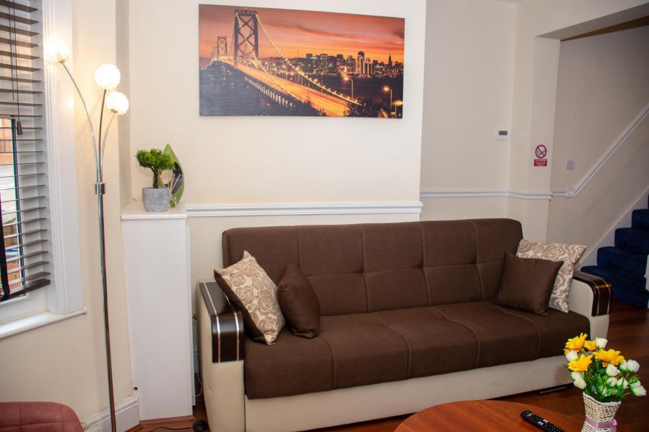 Royale Green View House- Free Parking, Wifi, Perfect For Contractors And Holiday 노샘프턴 외부 사진