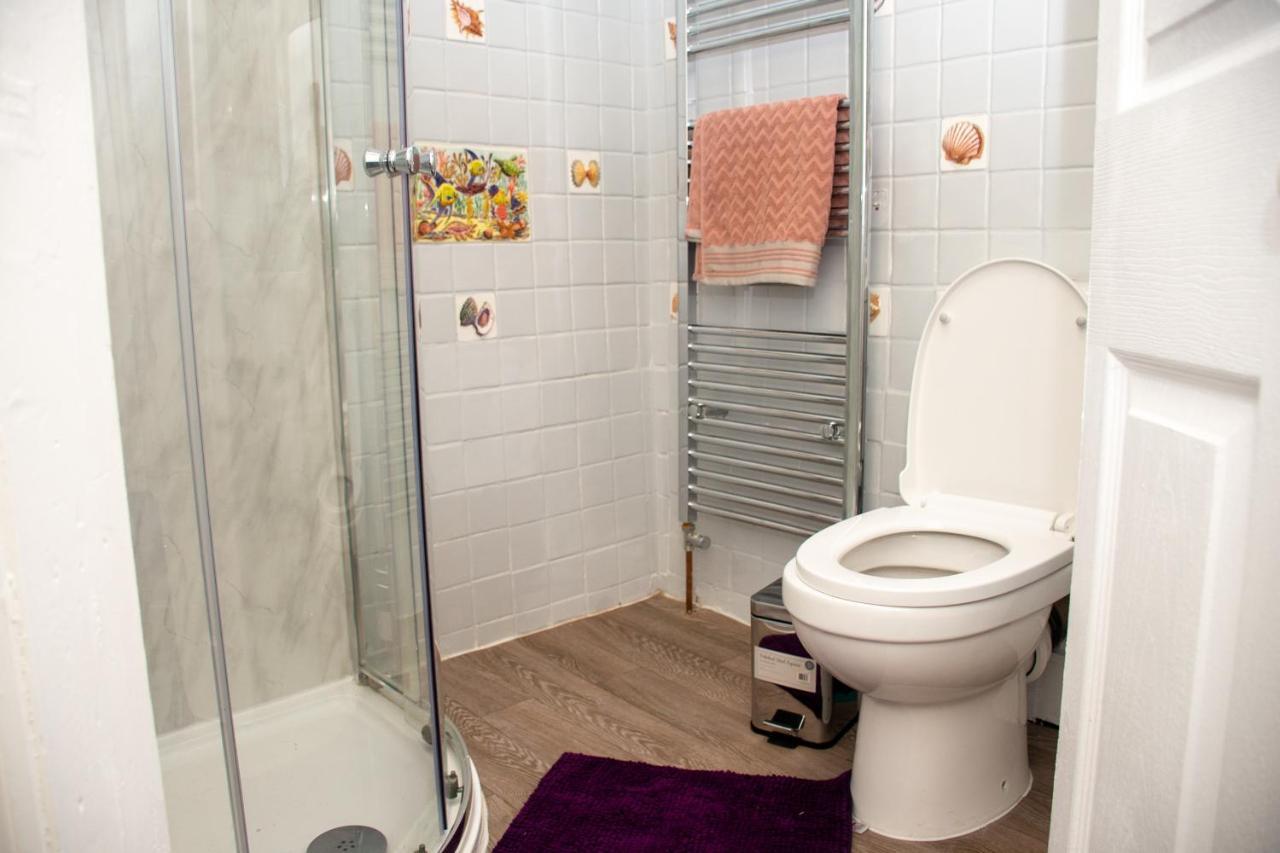 Royale Green View House- Free Parking, Wifi, Perfect For Contractors And Holiday 노샘프턴 외부 사진