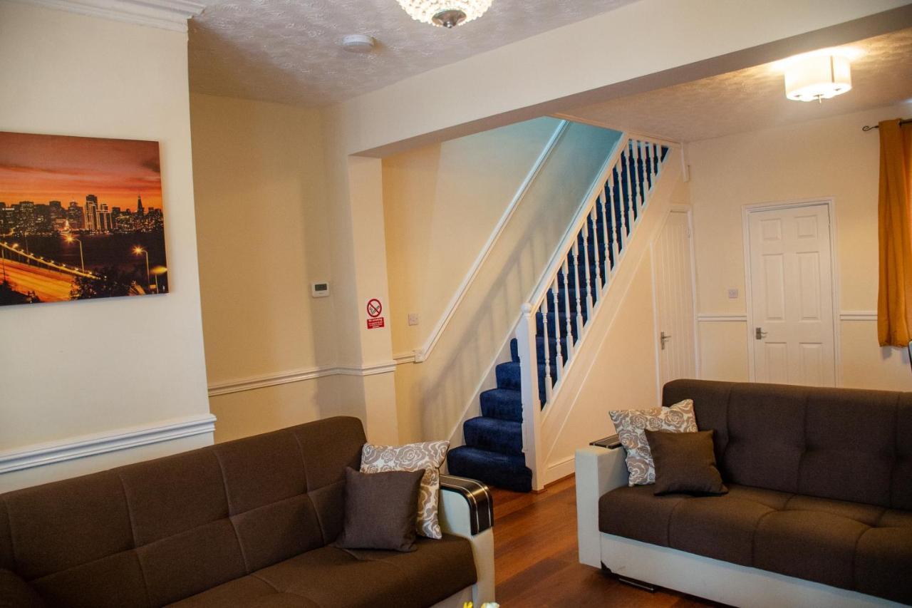 Royale Green View House- Free Parking, Wifi, Perfect For Contractors And Holiday 노샘프턴 외부 사진