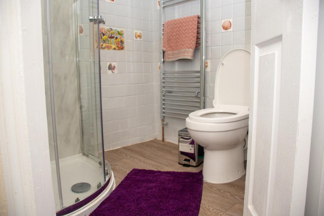 Royale Green View House- Free Parking, Wifi, Perfect For Contractors And Holiday 노샘프턴 외부 사진